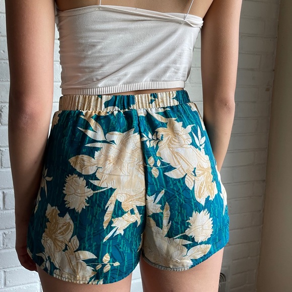 Urban outfitters draw string shorts - Picture 3 of 3